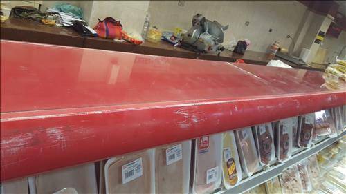 9일(현지시간) 베네수엘라 수도 카라카스에 있는 한 슈퍼마켓에 달걀이 들어오지 않아 가공육 진열대 윗부분이 비어있다.(카라카스=연합뉴스)