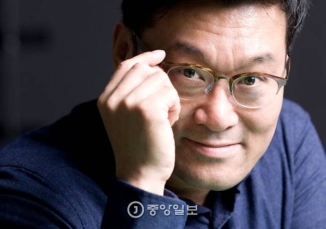 『어쩌다 한국인』을 쓴 허태균 교수. “유례 없는 경제발전을 이뤘으면 지금의 혼란 정도는 치르고 가야 한다. 미래는 희망적으로 본다”고 했다. [권혁재 사진전문기자]