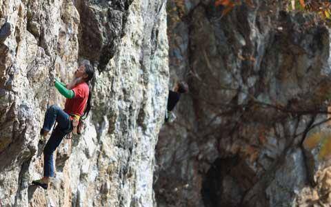 [월간산]간현암 ‘별이 진다네’를 오르는 원주 클라이머 민경국씨