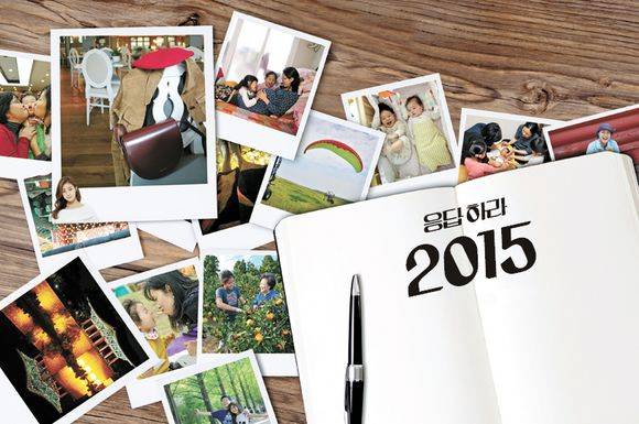 왼쪽 상단은 배우 강소라의 사진. "지난 9월 영국 런던으로의 첫 여행. 하이드파크 근처 카페에서 입고 있던 외투와 베레모로 ‘유령 소라’ 셀카를 찍어봤습니다. 원래 캐논 DSLR 사용자였고, 사진 찍는 것을 좋아합니다. 특히 올해는 카메라 모델로서 ‘셀카 여신’으로 불리며 많은 사랑을 받아 감사한 한 해였습니다."
