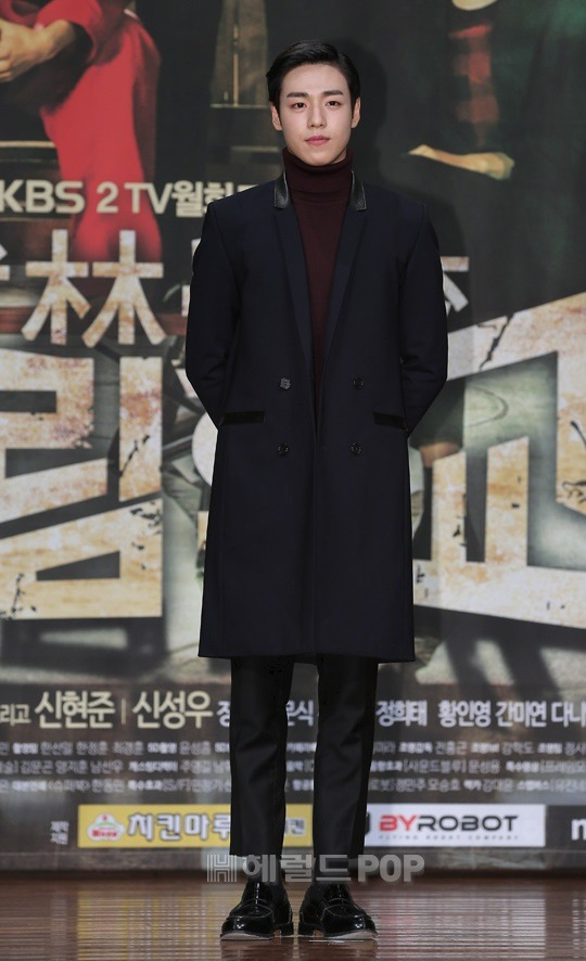 이현우