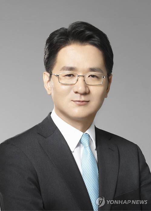 한진그룹 3세 조원태 대한항공 총괄 부사장에 선임     (서울=연합뉴스) 한진그룹 조양호 회장의 아들 조원태 부사장이 여객·화물 영업 및 기획부문 부사장에서 전 부문을 관장하는 총괄 부사장으로 선임됐다. 대한항공은 이 같은 내용을 포함해 2016년 정기 임원인사를 11일 단행했다. 조원태 부사장은 이번 인사에서 승진한 것은 아니지만 총괄 부사장을 맡으면서 전반적으로 더 큰 영향력을 행사하게 됐다. << 대한항공제공 >>