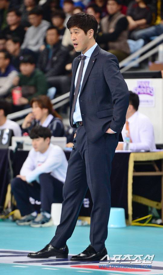 [포토] 대한항공 김종민 감독 '7연승을 앞두고~'