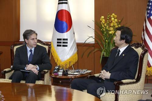 (서울=연합뉴스) 진성철 기자 = 윤병세 외교부 장관과 토니 블링큰 미국 국무부 부장관이 20일 서울 종로구 도렴동 외교부에서 한미간 북핵 대응 공조방안 등에 대해 논의하고 있다.     zjin@yna.co.kr
