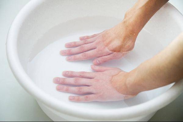 [헬스조선]동상 증상은 피부색의 변화, 감각이상, 물집 등이다./사진=헬스조선 DB