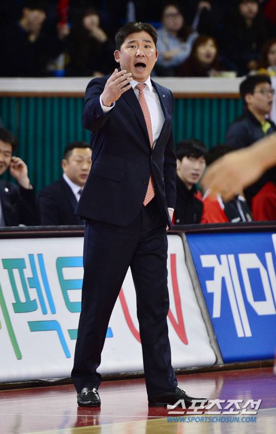 [포토] 김승기 감독 '더 빨리~'