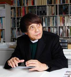 안도 다다오((安藤忠雄)는 건축학계의 입지전적인 인물이다. 1979년 일본건축학회상, 2002년 미국건축가협회 대상을 비롯해 알바알토상, 프랑스건축아카데미 골드메달, 프리츠커상, 영국왕립영국건축가협회 로열골드메달, 미국건축가협회 골드메달 등 여러 상을 수상했다. 미국 하버드대, 컬럼비아대에서 객원교수를 역임했고, 1997년부터 도쿄대학 교수로 재직중이다.