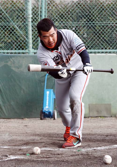 1~3번을 모두 책임질 수 있는 정근우를 주로 어떻게 활용하느냐도 한화 타선의 2016년을 좌우할 열쇠가 될 전망이다. 한화 이글스 제공