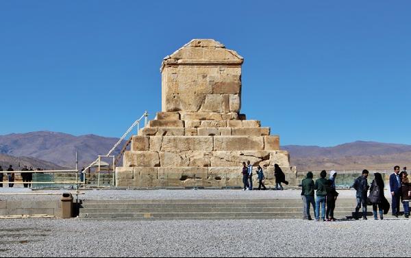 [월간산]페르시아제국을 거대 제국으로 발전시키는 기초를 닦았던 키루스 대왕의 석관묘. 그의 고향 파사르가대에 세계유산으로 보존돼 있다.
