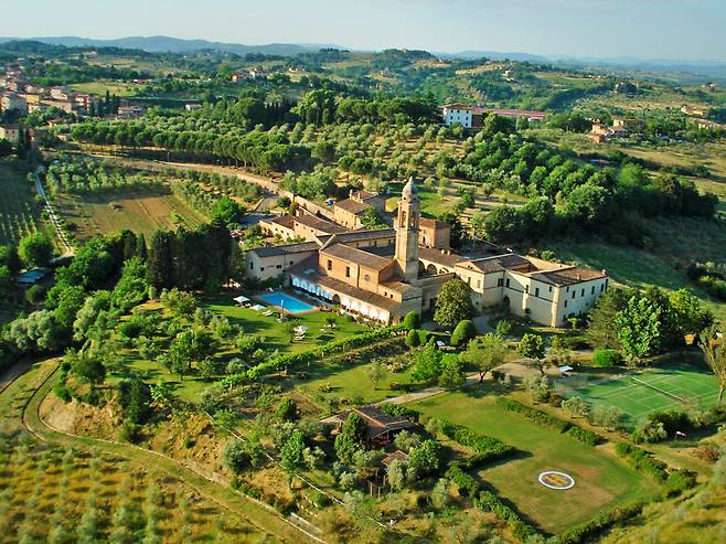 세르토사 디 마지오 전경.