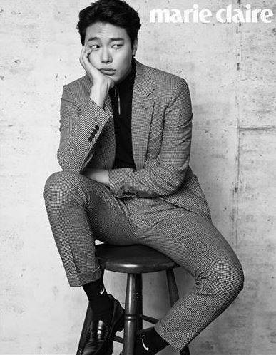 류준열이 멋진 모습으로 화보촬영을 했다.(사진=마리끌레르)