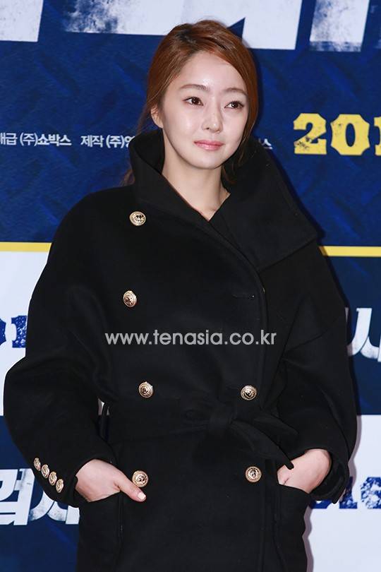 배우 서효림이 1일 오후 서울 강남구 삼성동 메가박스 코엑스점에서 진행된 영화 ‘검사외전’ VIP시사회에 참석해 포토타임을 갖고 있다.