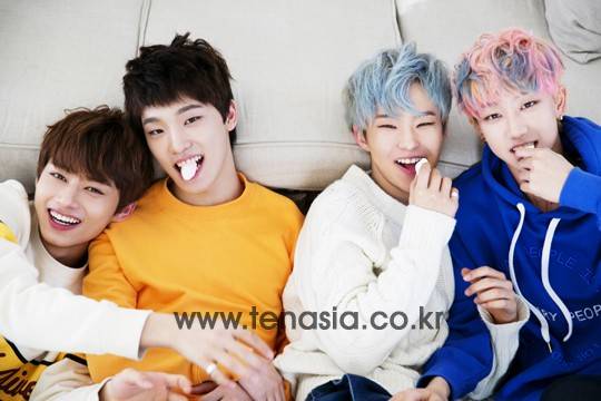 퍼포먼스 팀 준, 디노, 호시, 디에잇(왼쪽부터)