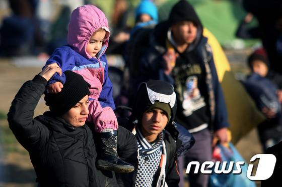 그리스에 도착한 난민들. © AFP=뉴스1