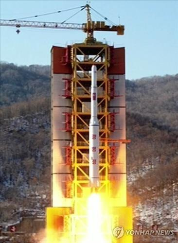 (서울=연합뉴스) 북한 조선중앙TV가 7일 광명성 4호 발사장면을 사진으로 내보냈다. 2016.2.7  nkphoto@yna.co.kr