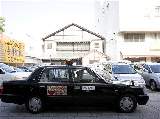 구석구석 숨어든 우동집은 우동택시로 편하게 둘러볼 수 있다.