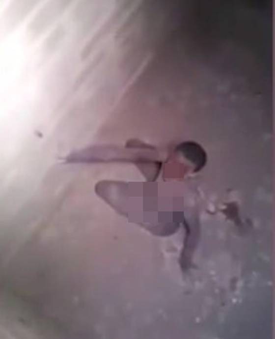 동아프리카 탄자니아에서 한 여성이 나체로 지하실에 감금된 상태로 발견됐다. © News1star / 유튜브