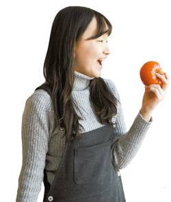 90%가 수분으로 구성된 토마토·오이·당근 등은 노폐물을 배출시키고 독소를 없애 준다. 위에 부담을 덜고 소화를 도와 식습관 개선을 위한 필수 식품이다. 식습관 개선에 도전한 서고은양.