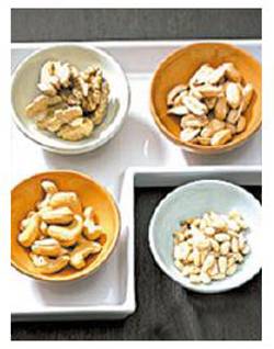 땅콩·호두·잣 등 견과류에 포함된 비타민과 지방은 적은 양으로도 포만감을 주기 때문에 간식으로 좋다.