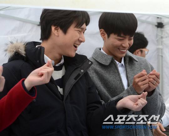 [포토] 고경표-박보검, 애교 넘치는 하트!
