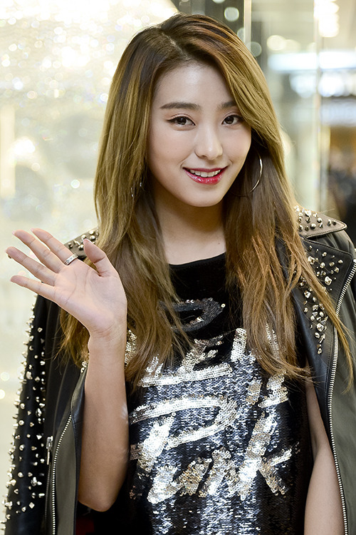 보라