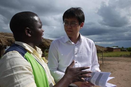 아프리카 말라위에서 에이즈 퇴치와 모자보건 사업을 진행하고 있는 김현철 코넬대 교수./김현철 교수 제공