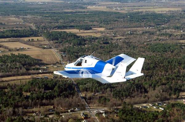 테라푸가사가 이미 개발해 시험비행까지 마친 하늘을 나는 2인승 차량 `트랜지션`의 비행 모습. 사진=테라푸가