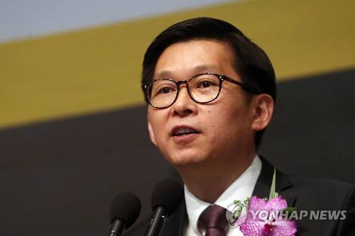 인사말 하는 강일우 창비 대표이사     (서울=연합뉴스) 김수진 기자 = 강일우 창비 대표이사가 24일 오후 서울 중구 한국프레스센터에서 열린 계간 '창작과 비평(창비)' 창간 50주년 축하 모임에서 인사말을 하고 있다.     ksujin@yna.co.kr