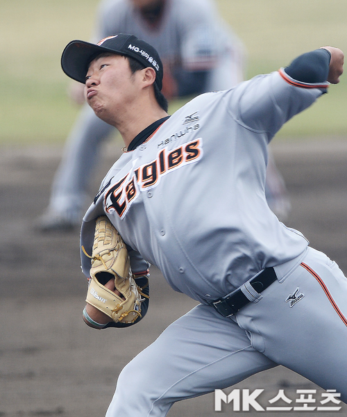 한화의 유망주 투수 김범수가 25일 삼성전에 선발등판해 호투했다. 사진(日 오키나와)=정일구 기자
