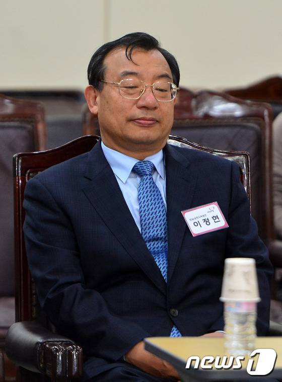 28일 서울 여의도 새누리당사에서 이정현(전남 순천·곡성) 예비후보가 제20대 총선 공천신청자 면접에서 순서를 기다리고 있다. 2016.2.28/뉴스1 © News1 구윤성 기자