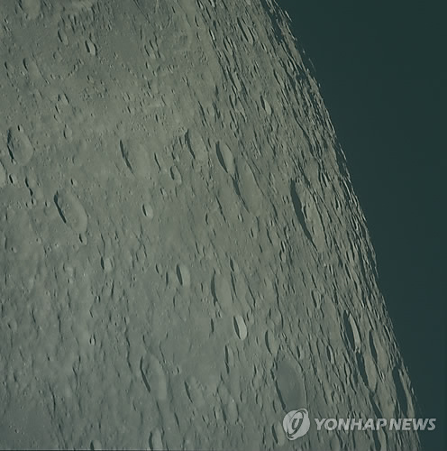 아폴로 우주인이 찍은 달의 모습 <<출처 : 아폴로 프로젝트 아카이브(플리커)>>