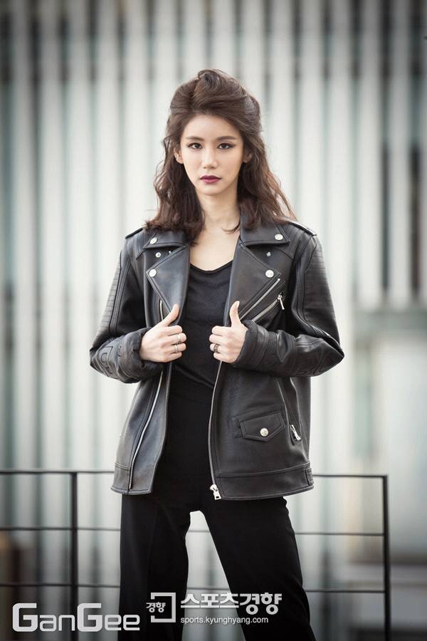 배우 오인혜 패션 화보. 사진 간지