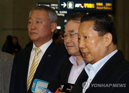 왼쪽부터 안양옥 체육단체통합준비위원장, 강영중 국민생활체육회장, 김정행 대한체육회장[연합뉴스 자료사진]