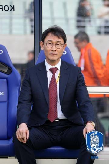 한국 여자 축구대표팀의 윤덕여 감독이 리우데자네이루 본선 진출은 좌절됐지만 마지막까지 최선을 다 하겠다는 각오를 밝혔다. 사진ⓒ대한축구협회