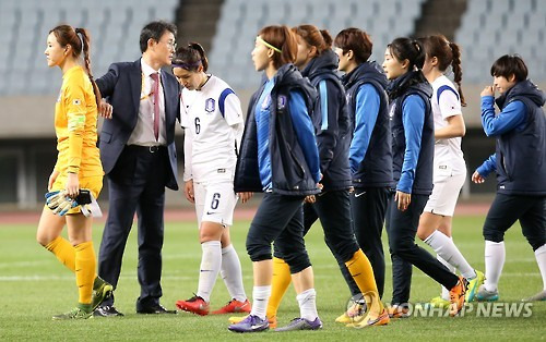 리우 올림픽 본선 진출에 실패한 여자축구대표팀.[연합뉴스 자료사진]