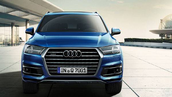 Q7 정면