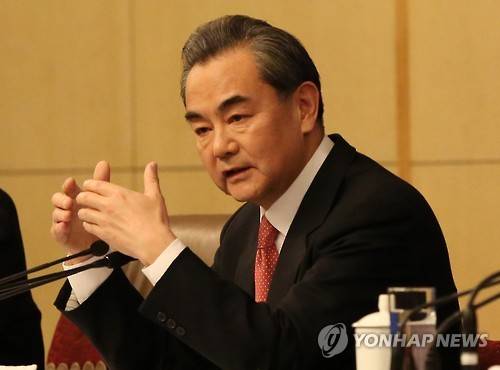 왕이 중국 외교부장 내외신 기자회견      (베이징=연합뉴스) 이준삼 특파원 = 왕이(王毅) 중국 외교부장이 전국인민대표대회(전인대) 기간인 8일 베이징(北京) 미디어센터에서 열린 내외신 기자회견에서 대북제재 문제 등에 대한 질문에 답변하고 있다.     jslee@yna.co.kr