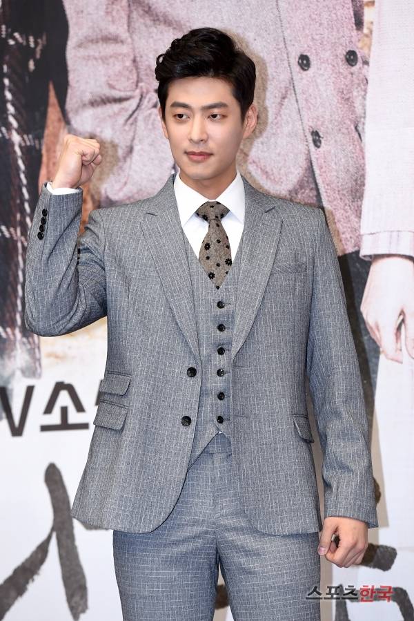 TV소설 '내 마음의 꽃비' 제작발표회에 참석헤 포즈를 취하고 있는 이창욱. 사진=이규연 기자 fit@hankooki.com