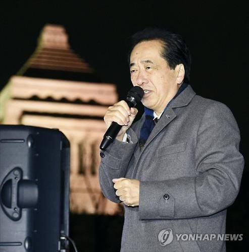원전반대집회 참석한 간 나오토 전 총리  (도쿄 교도=연합뉴스) 동일본대지진에 의한 후쿠시마(福島) 제1원전 사고 5주기를 맞아 11일 도쿄 국회의사당 주변에서 원전에 반대하는 일본 시민단체의 항의 집회가 열렸다.  후쿠시마 제1원전 사고 당시 총리였던 간 나오토(菅直人) 전 총리가 집회에 참석해 발언하고 있다. 2016.3.11 jhcho@yna.co.kr (끝)