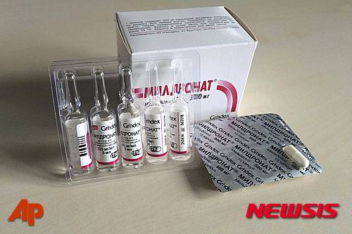 【모스크바=AP/뉴시스】세계반도핑기구(WADA)가 테니스 선수 마리아 샤라포바를 포함해 도핑테스트 금지약물인 '멜도니움'을 복용한 것으로 적발된 건수가 99건이라고 밝혔다. WADA 대변인 벤 니콜스는 AP통신에 보낸 이메일 답변서에서 "지난 1월1일 멜도니움이 금지 약물로 지정된 이후 지금까지 99건의 양성, '비정상적인 결과'가 나왔다"고 밝혔다. 지난 8일 러시아 모스크바에서 촬영된 멜로니움의 사진. 2016.03.12