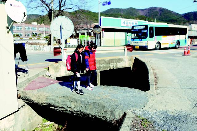 비인면 성내리 비인초교 앞 옛 ‘독다리’(청석교). 사진 이병학 선임기자