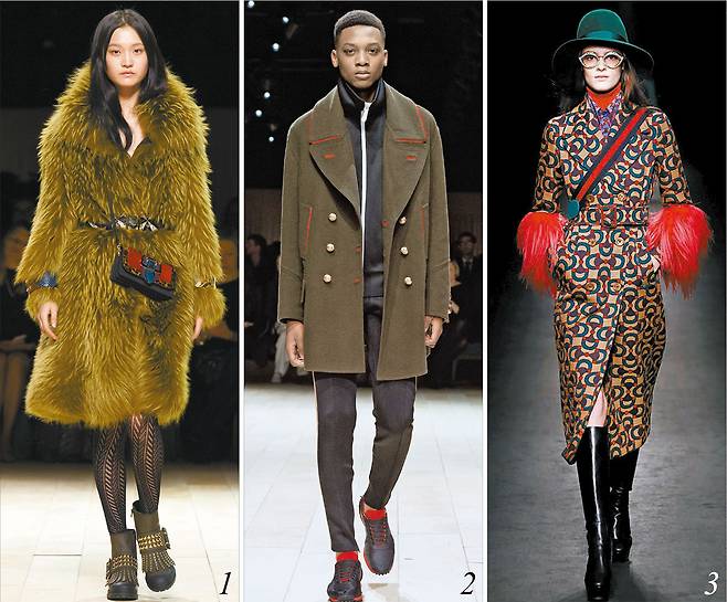 버버리와 구찌는 2016년 가을·겨울 패션쇼에서 여성복과 남성복을 한 무대에 올렸다. ① 버버리 퍼 코트를 입은 여성 모델 ② 버버리 피코트를 입은 남성 모델 ③소매 털 장식이 화려한 구찌 코트