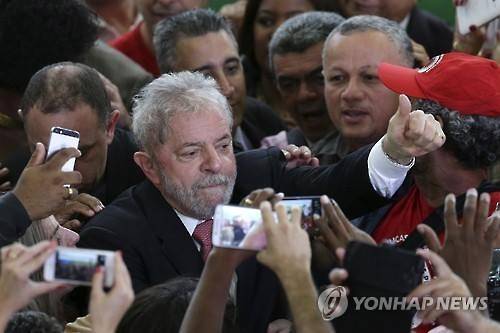 룰라 전 대통령을 수석장관에 임명하면서 거부감이 커지고 있다[AP=연합뉴스]