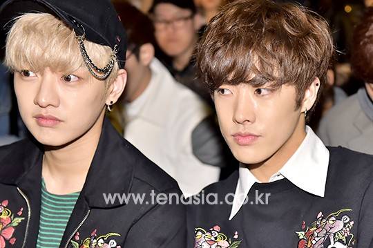 크로스진 신, 타쿠야가 컬렉션에 입장하고 있다.