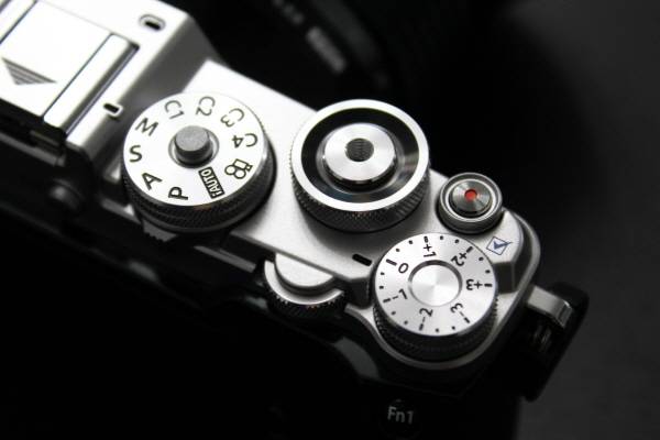 다양한 다이얼들로 독특한 손맛을 준다.