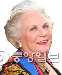 `은둔의 기업` 마스의 상속녀 재클린 마스. 그녀 역시 알려진 게 많지 않다.