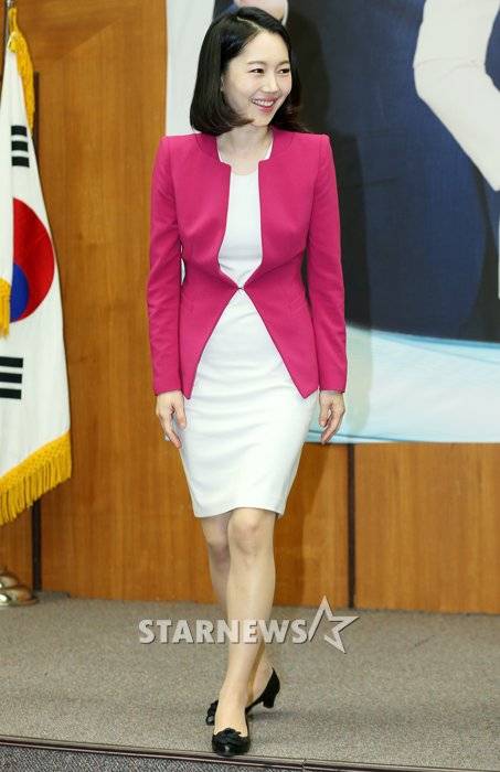 [★포토]엄지인 아나운서, '단아한 핑크 자켓'