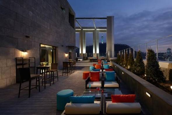 남산·명동의 야경을 즐길 수 있는 21층 ‘루프톱 바 플로팅’.