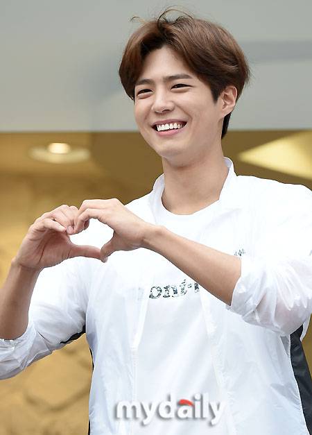 ▲ 손하트 박보검, '애교 만점'