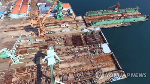 텅빈 통영 중견조선소       (통영=연합뉴스) 조정호 기자 = 30일 경남 통영시에 있는 한 중견조선소가 텅비어 있다. 이 조선소는 글로벌 경기위기 이후 수주가 끊겨 경영난을 겪다가 청산절차를 밟고 있다. 2016.4.30      ccho@yna.co.kr